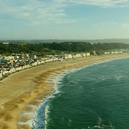 Apartament A 1 Min Da Praia Com Cozinha E Estacionamento Privado Nazaré
